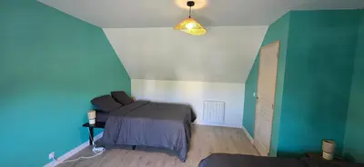 Un ou plusieurs lits dans un hébergement de l'établissement Cozyhouse 2 chambre, 6 personnes avec jardin