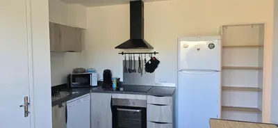 Cuisine ou kitchenette dans l'établissement Cozyhouse 2 chambre, 6 personnes avec jardin