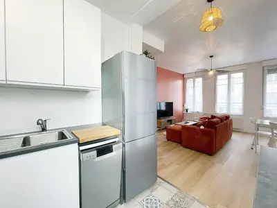 Cuisine ou kitchenette dans l'établissement Le Central - 6 voyageurs en hyper centre-ville avec wifi