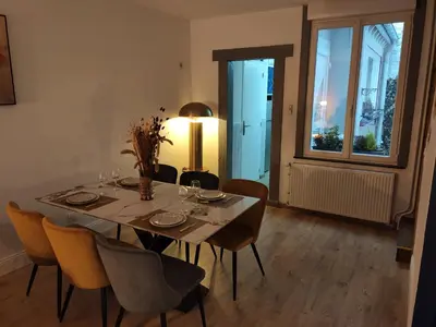 Plan de l'établissement Maison centre ville au calme avec patio et garage