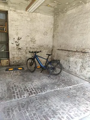 Vélo sur le terrain de l'établissement Maison centre ville au calme avec patio et garage ou dans les environs