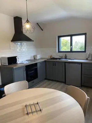 Cuisine ou kitchenette dans l'établissement Les redeles