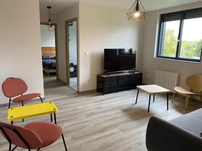 Télévision ou salle de divertissement dans l'établissement Les redeles