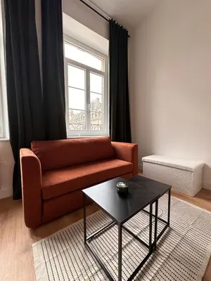 Coin salon dans l'établissement Appartement Luna 8p Vue Hôtel de Ville Charleville