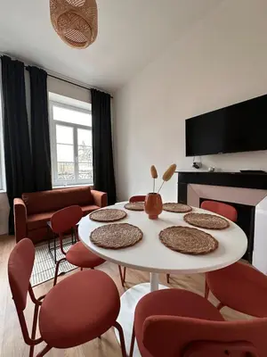 Coin salon dans l'établissement Appartement Luna 8p Vue Hôtel de Ville Charleville