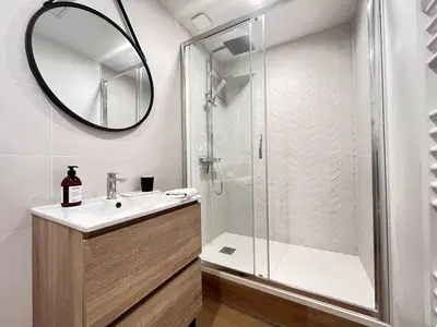 Salle de bains dans l'établissement Paris 21 - Studio charmant proche du centre-ville