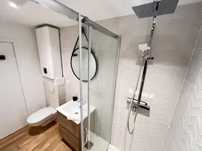 Salle de bains dans l'établissement Paris 24 - Studio calme, cosy proche centre Reims