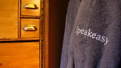 Certificat, récompense, panneau ou autre document affiché dans l'établissement Love Room & Speakeasy