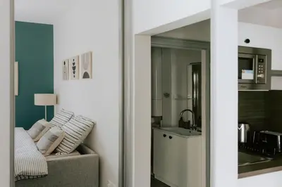 Cuisine ou kitchenette dans l'établissement Immi Immobilier - Studio Cozy & Équipé