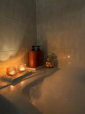 Salle de bains dans l'établissement Évasion Bleu Champagne & son Parking Privé