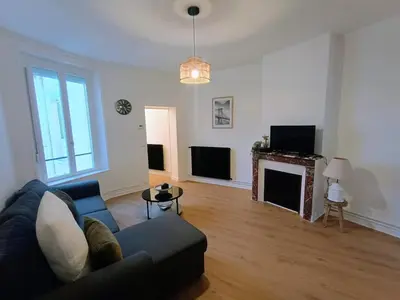 Télévision ou salle de divertissement dans l'établissement Appartement lumineux proche hyper-centre