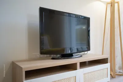 Télévision ou salle de divertissement dans l'établissement T2 familial avec jardin, calme à 15 min de Disney