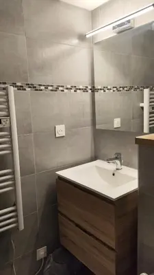 Salle de bains dans l'établissement Charmant Studio proche du centre et des commodités