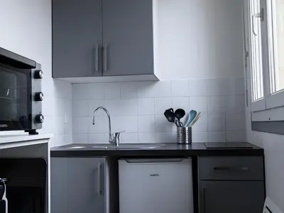 Cuisine ou kitchenette dans l'établissement Bel appartement avec jardin privé - Reims Centre