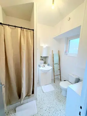 Salle de bains dans l'établissement Clarté et confort à deux pas de la gare