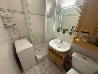 Salle de bains dans l'établissement Chez Anais - Charmant Studio - Centre de Compiegne