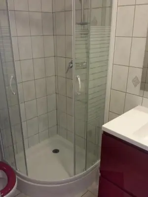 Salle de bains dans l'établissement Charmant Appartement à Romilly-sur-Seine avec Jardin