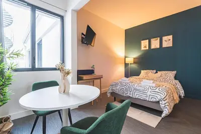 Un ou plusieurs lits dans un hébergement de l'établissement Immi Immobilier - Studio Moderne & Équipé