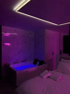 Un ou plusieurs lits dans un hébergement de l'établissement Cosy Love Room