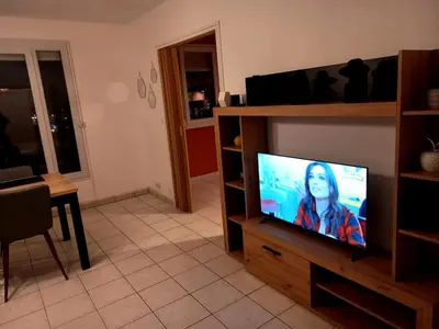 Télévision ou salle de divertissement dans l'établissement Appartement 4 PERSONNES 70m2 8