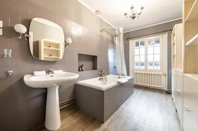Salle de bains dans l'établissement Villa Les Roches - Confort & Relaxation