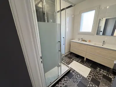 Salle de bains dans l'établissement Maison familiale centre-ville