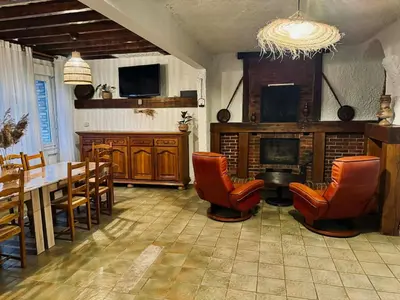 Télévision ou salle de divertissement dans l'établissement Large and cozy family home