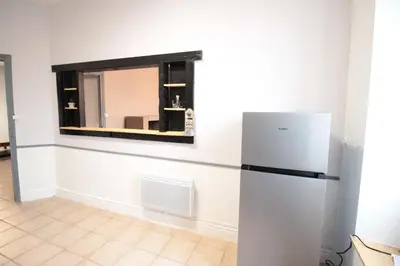 Cuisine ou kitchenette dans l'établissement MAISON - Les rives reposantes - Au bord de la MEUSE - WIFI - 3 Chambres - DUN-SUR-MEUSE