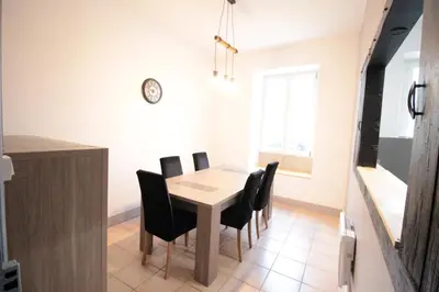 Coin salon dans l'établissement MAISON - Les rives reposantes - Au bord de la MEUSE - WIFI - 3 Chambres - DUN-SUR-MEUSE