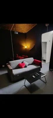 Coin salon dans l'établissement Instant Cinéma-Détente et Romantisme