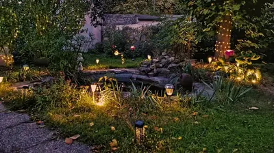 Jardin de l'établissement La Forêt Enchantée - Maison avec cheminée et jardin