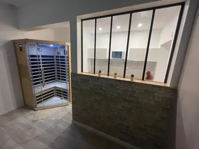 Salle de bains dans l'établissement LOVE ROOM Sauna & Cinema 2p Studio proche Disney