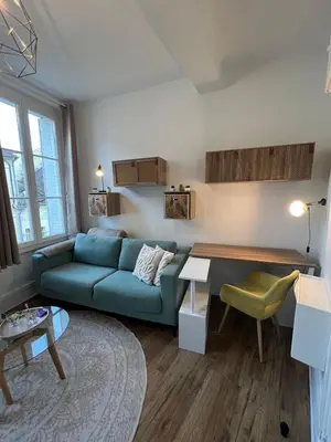 Coin salon dans l'établissement Les nids de Laon Le colibri