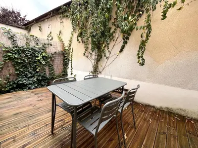 Plan de l'établissement Luton RDC avec terrasse calme proche centre ville