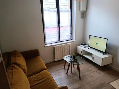 Télévision ou salle de divertissement dans l'établissement La Suite Marlot