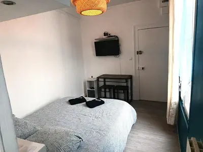 Un ou plusieurs lits dans un hébergement de l'établissement Studio des Capucins 1