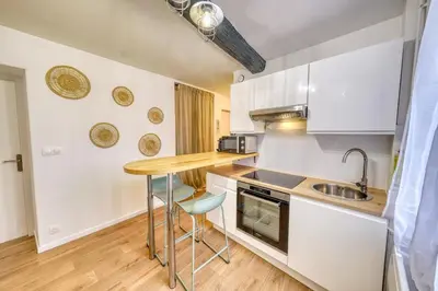 Cuisine ou kitchenette dans l'établissement The Timothée