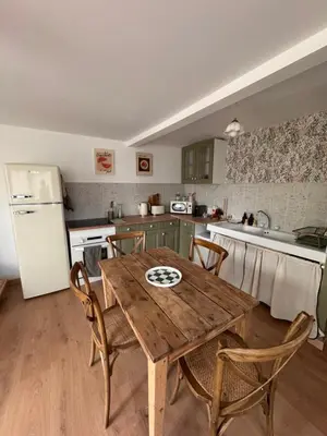 Cuisine ou kitchenette dans l'établissement La Romance