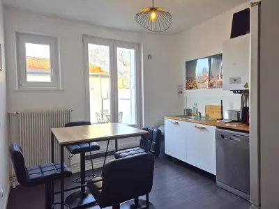 Cuisine ou kitchenette dans l'établissement Cleveland - Grande maison en centre-ville