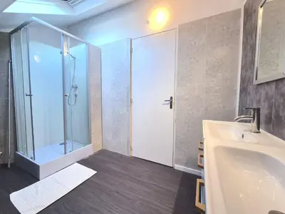 Salle de bains dans l'établissement Cleveland - Grande maison en centre-ville
