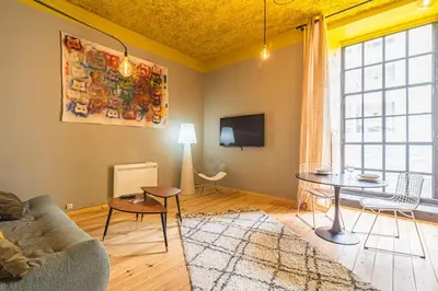 Télévision ou salle de divertissement dans l'établissement Reims, Le Yellow Loft, Proche hyper centre