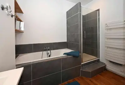 Salle de bains dans l'établissement Les Clés du Chapitre - Hypercentre Cathédrale