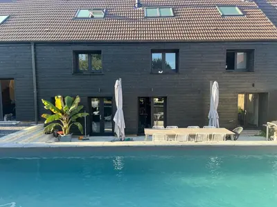 Piscine de l'établissement Champagne Road - 1 hour from Paris - Disneyland ou située à proximité