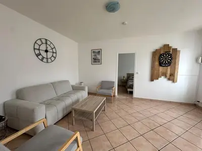 Coin salon dans l'établissement Maison calme, avec terrasse et parking