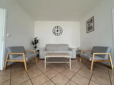 Coin salon dans l'établissement Maison calme, avec terrasse et parking