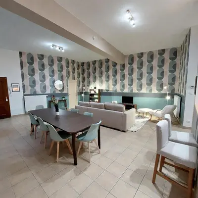 Coin salon dans l'établissement Superbe appartement rénové face au fort de Sedan