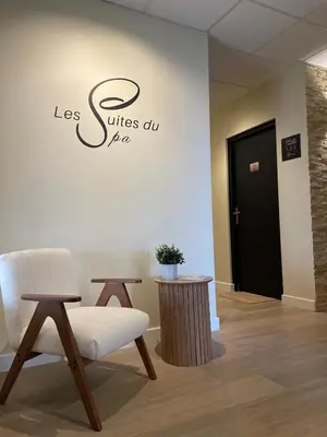 Coin salon dans l'établissement Suite du Spa 4 - Parking Privé Gratuit