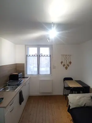 Cuisine ou kitchenette dans l'établissement Le GM 2, proche commerces et gare