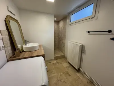 Salle de bains dans l'établissement Maison nature rénovée
