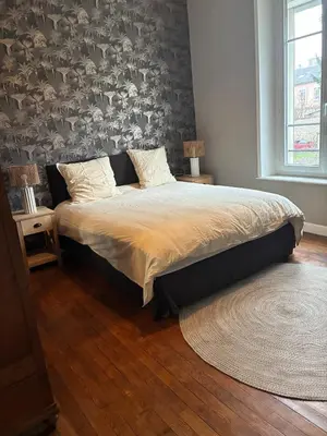 Un ou plusieurs lits dans un hébergement de l'établissement Beautiful 2 bedroom apartment - prime location